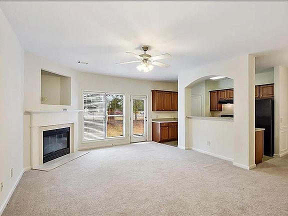 3rd image of 294 Oakland Hills Way