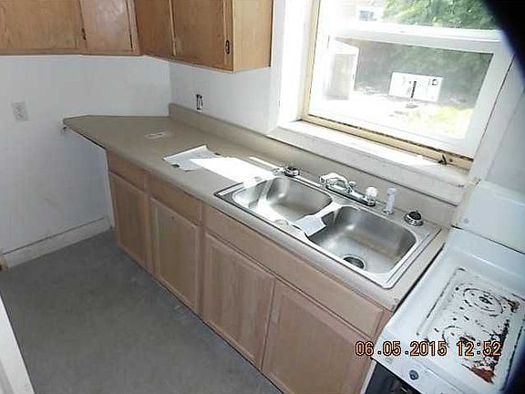 3rd image of 299 Lonsdale Ave