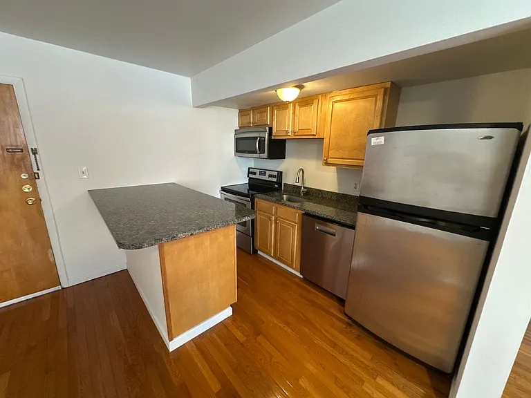 W 3rd Ave 85 NPR — Photo 17