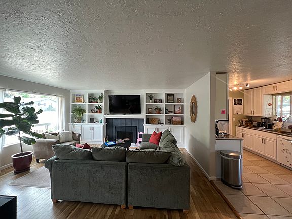 5th image of 532 Eastwood Dr