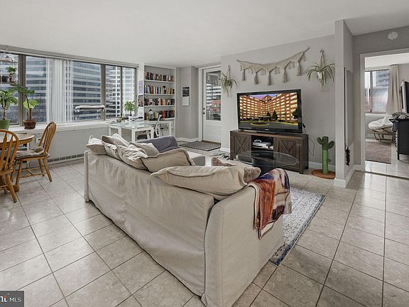 3rd image of 1111 Arlington Blvd APT 919