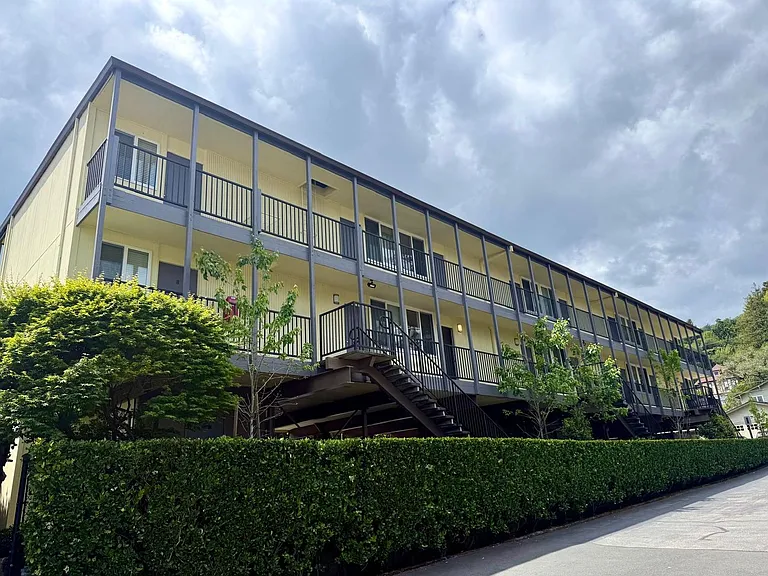 30 Locust Ave #1-8 — Photo 1