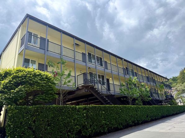 30 Locust Ave #1-8