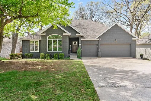 840 E Gaslight Dr Photo 1
