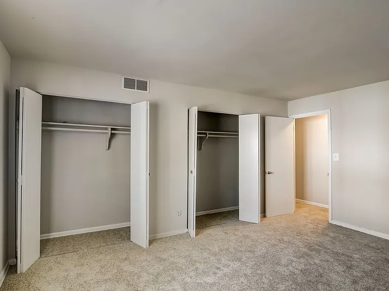 Hillsdale Manor Apartments — Photo 2