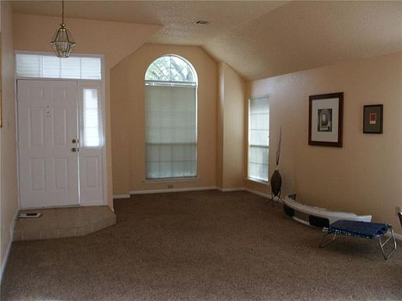 5th image of 350 Cumberland Cir