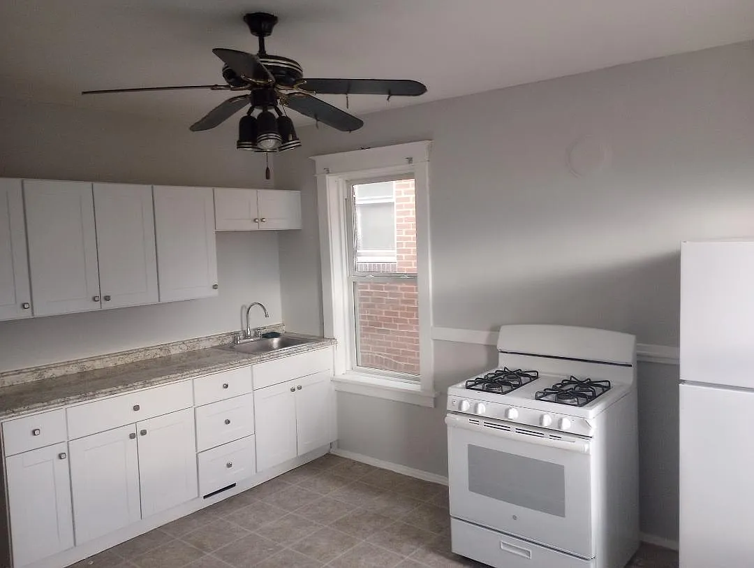 3664 Neosho - 2nd Floor East — Photo 2