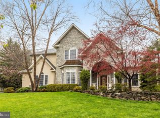 12196 Goldenchain Ct, Herndon, VA 20171