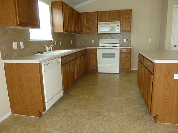 3rd image of 202 Quail Hollow Dr