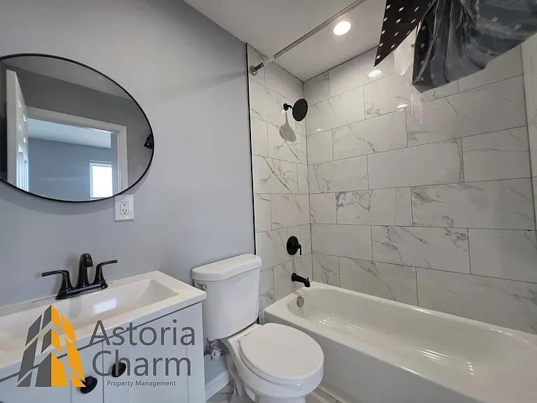 2920 E Madison St — Photo 13