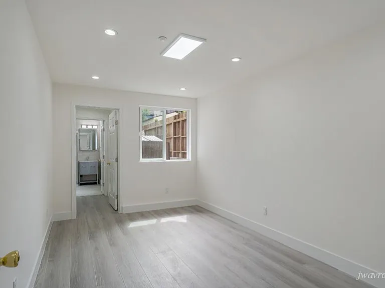 136A 17th Ave — Photo 14