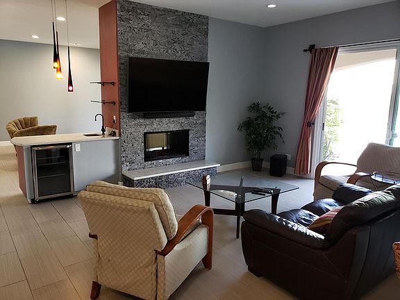 Family Room with TV, Wine Refrigerator, Wet Bar, Fireplace.