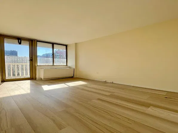 50 Lexington Avenue image 1 of 11