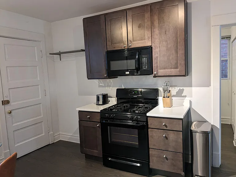1821 W Barry Ave #1 — Photo 9