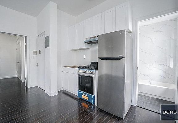 2nd image of 1967 Amsterdam Ave #4AA