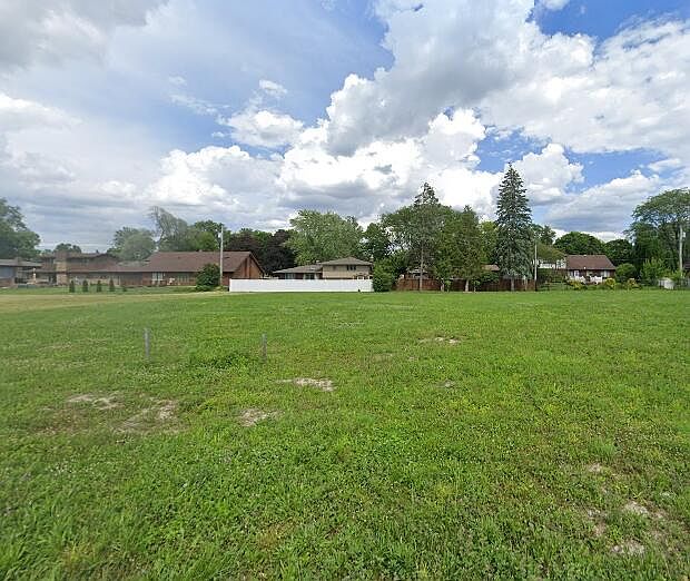2nd image of 8131 Castle Dr
