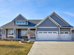 950 NE Badger Ln, Waukee, IA 50263