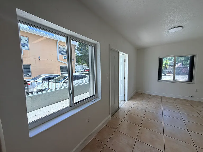 420 SW 14th Ave #1B — Photo 16