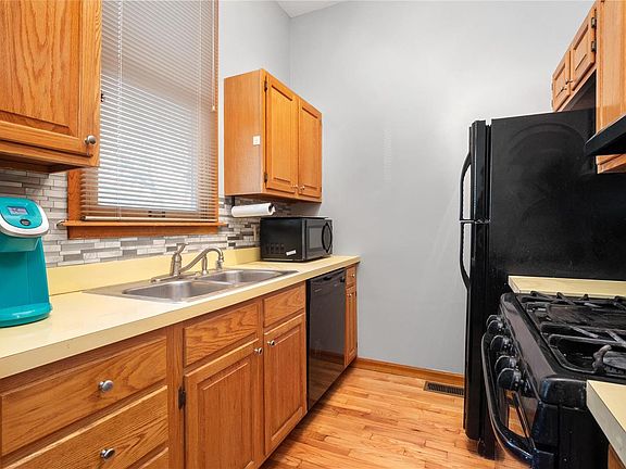 4th image of 2676 Park Ave