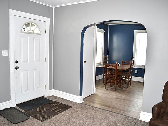 5th image of 110 Linden Cir