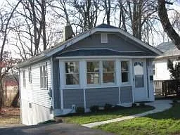 17 Middlesex Blvd photo 1