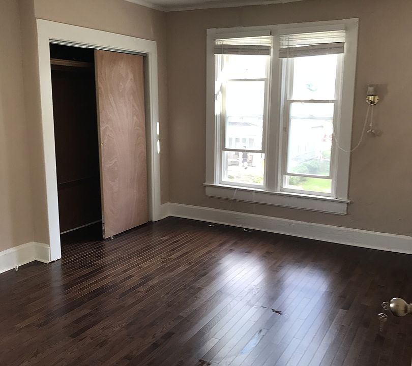 1st image of 102-106 E Maynard Ave #104