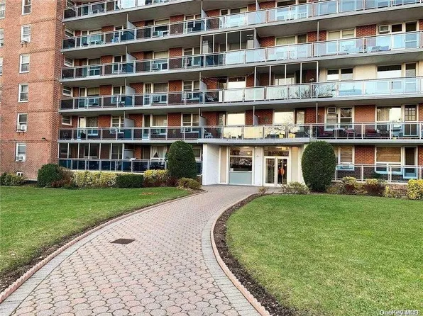 97-37 63 Road #15G, Rego Park, NY 11374