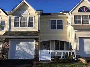 5 S Cambridge Ct, Fishkill, NY 12524