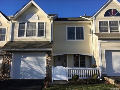 5 S Cambridge Ct, Fishkill, NY, 12524