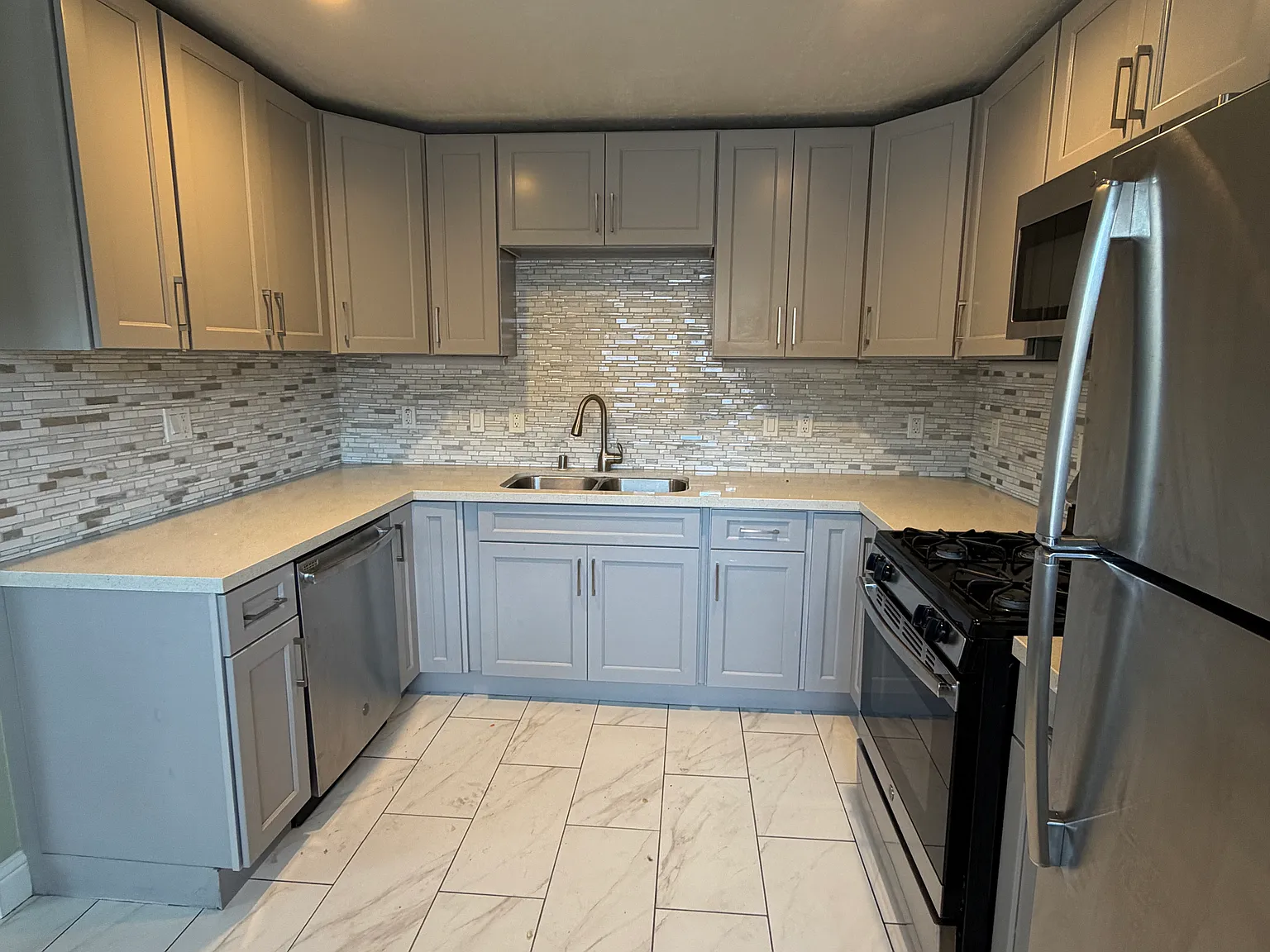 2 bed, 800 sqft, $2,395 — Photo 4