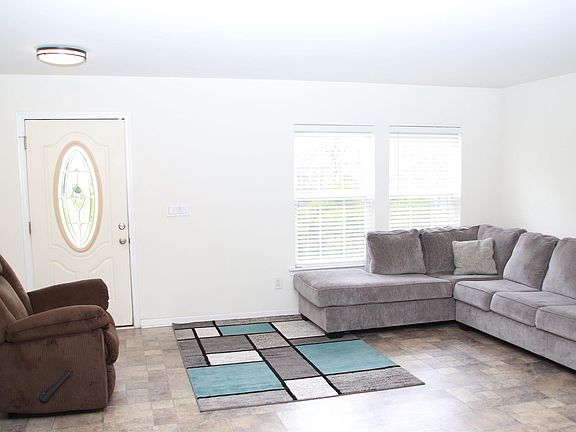 4th image of 312 Hillview Dr