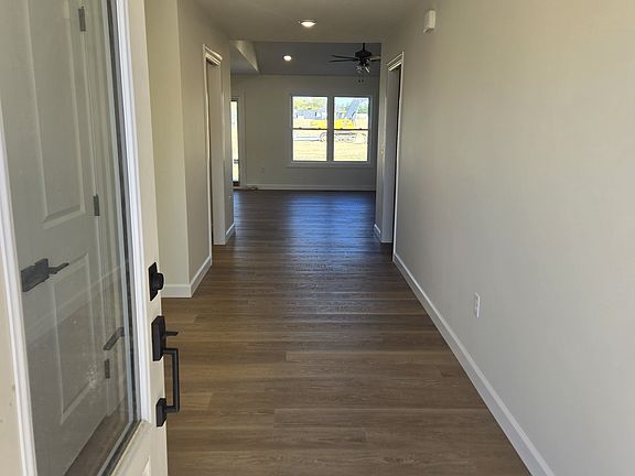 4th image of 221 Darla Cir