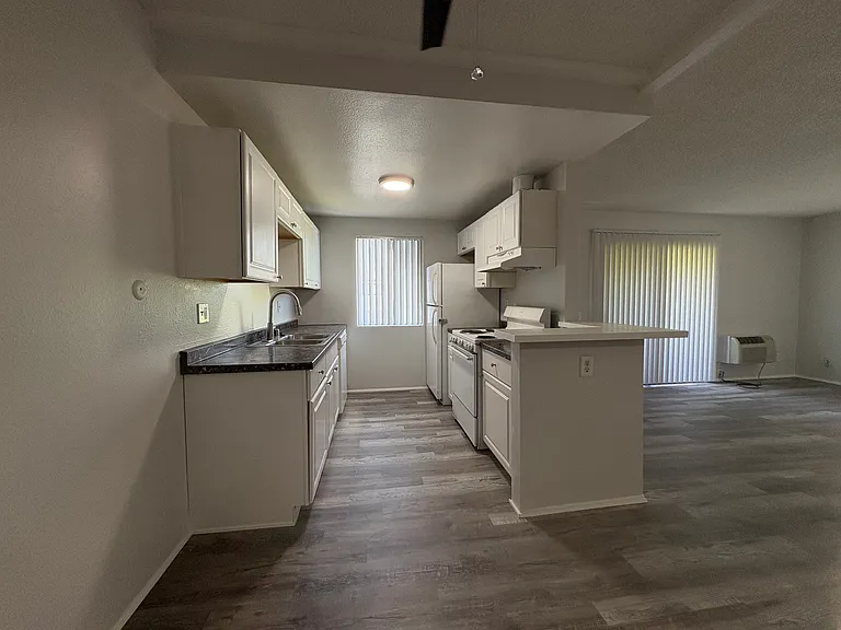 389 S Lincoln Ave #3 — Photo 4
