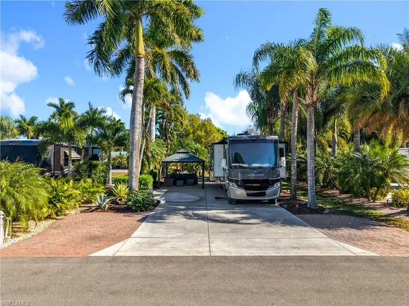 10074 Parkwood Dr., FORT MYERS, FL 33905