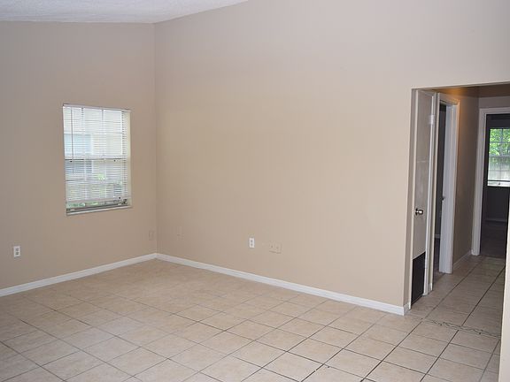 3rd image of 447 Lakeside Pl