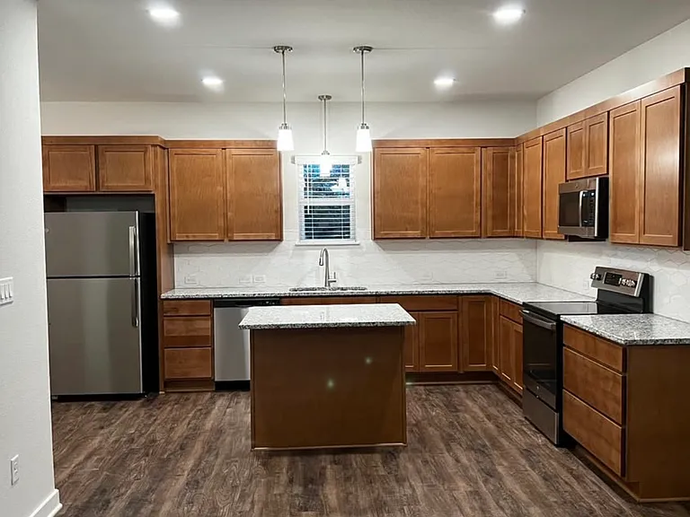 1637 Packsaddle Trl — Photo 5