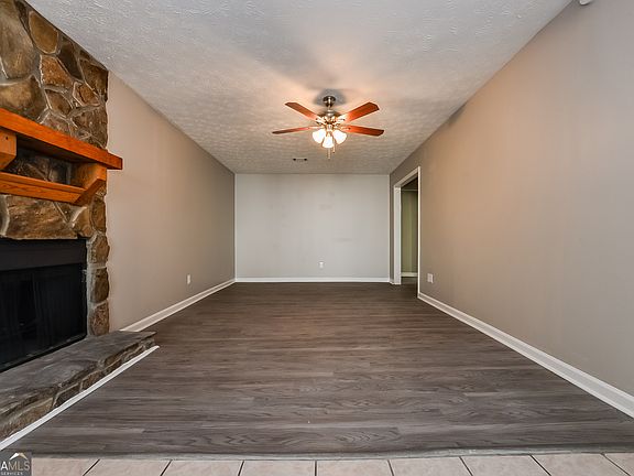 3rd image of 5720 Twain Dr