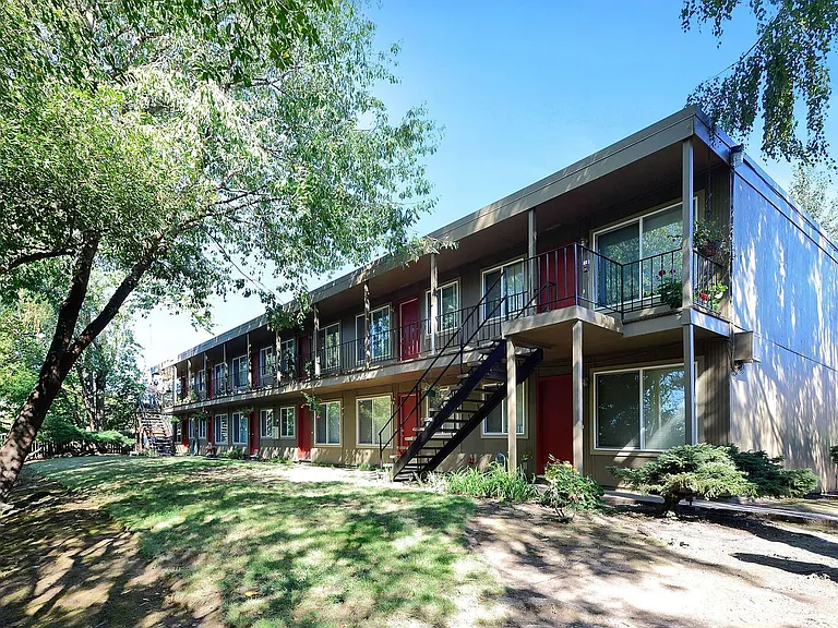 West Slope Apartments — Photo 3