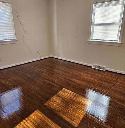 5th image of 2407 Warwick Ave