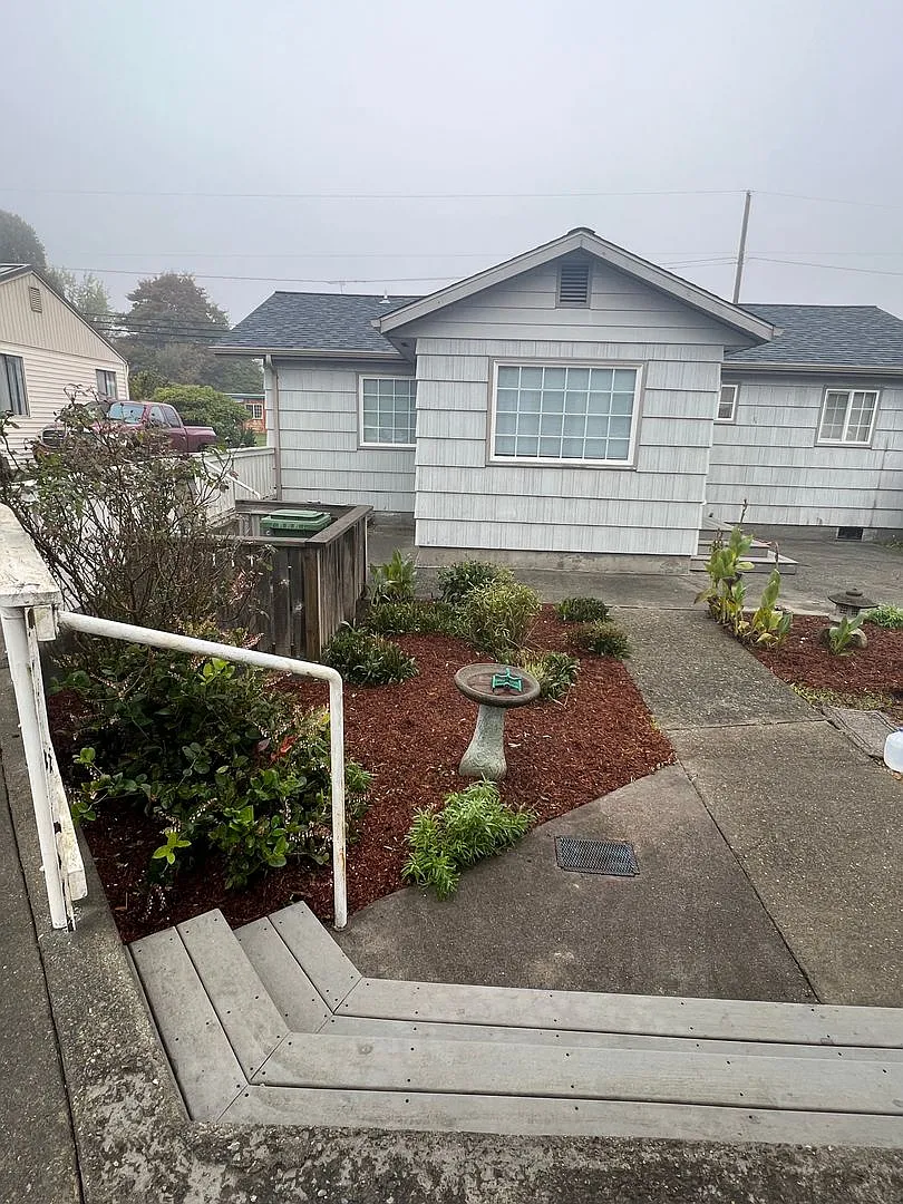 Bright & Spacious 3-Bedroom North Bend Home with Sunroom — Photo 3