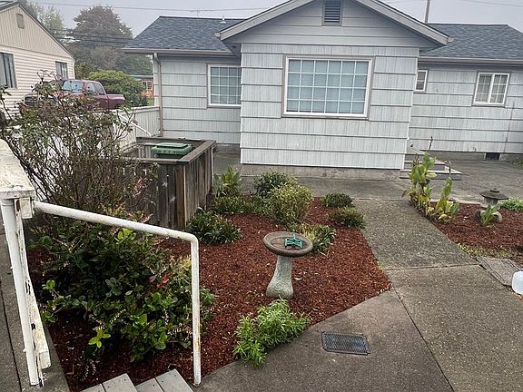 3rd image of 2129 Lombard St