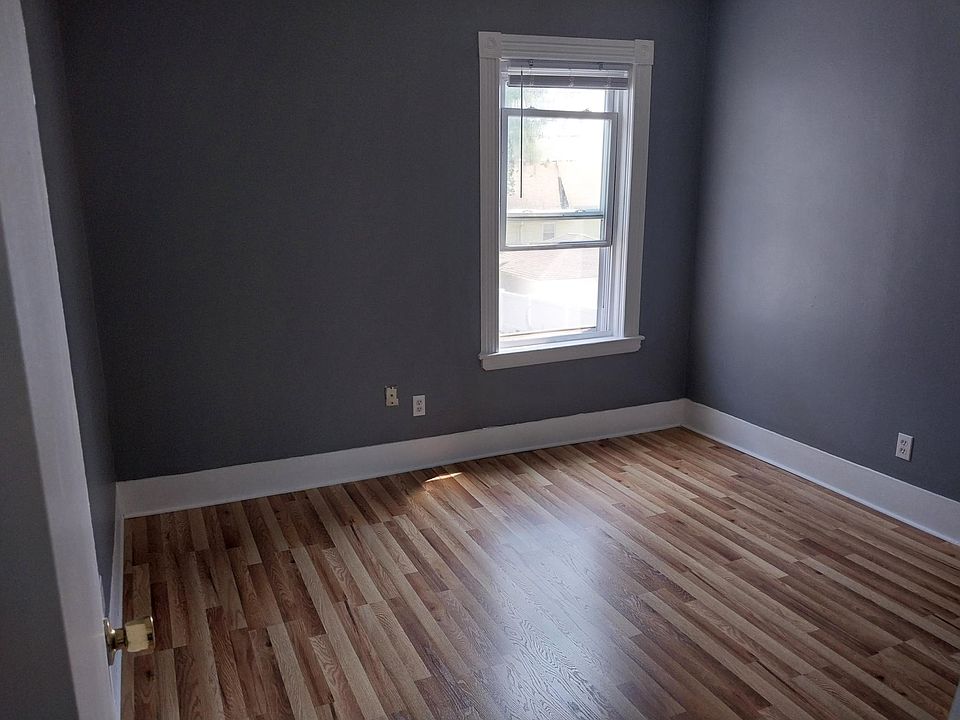 2nd image of 21 Whipple St #2