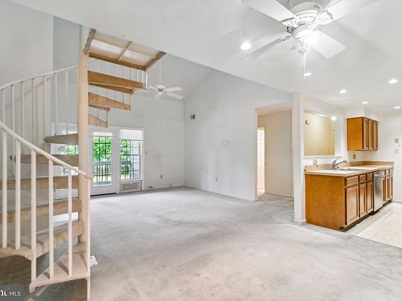 4th image of 20609 Shadyside Way #92-6