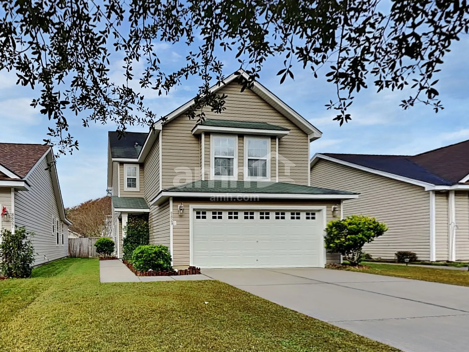 3 bed, 2.5 bath, 1618 sqft, $2,320 — Photo 1