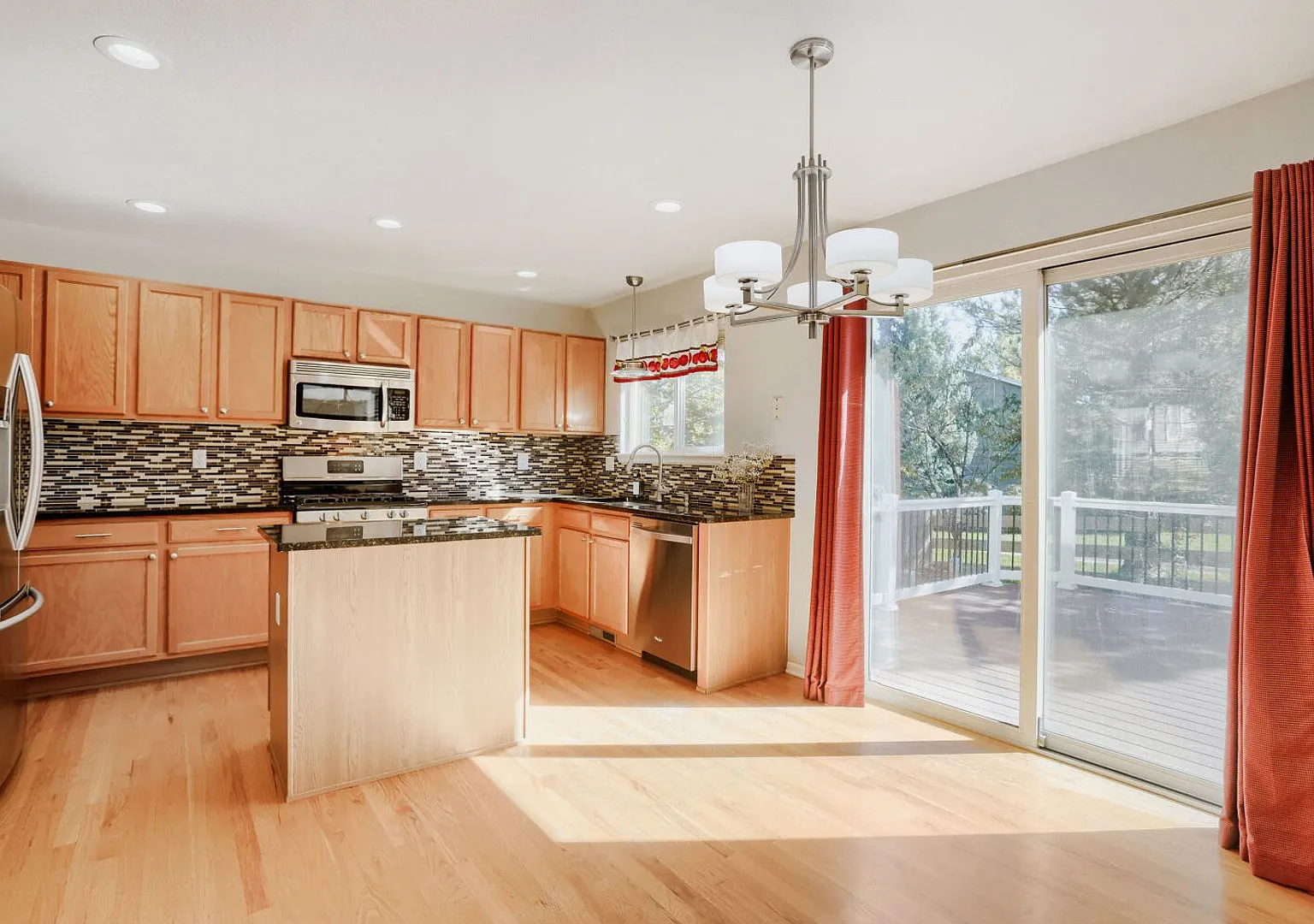 Big, Charming 4 Bedroom 2.5 Bathroom In Rock Creek! Available Now! $500 Off 1st Month's Rent — Photo 4
