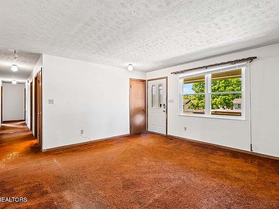 2nd image of 118 Big Valley Rd