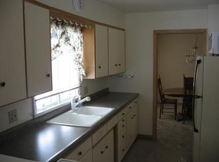 721 S Walnut St, Freeman, SD 57029