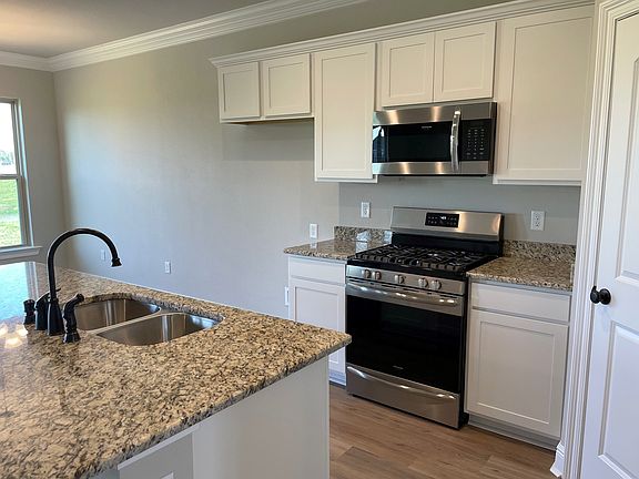 Raymond IV A - Kitchen - DSLD Homes