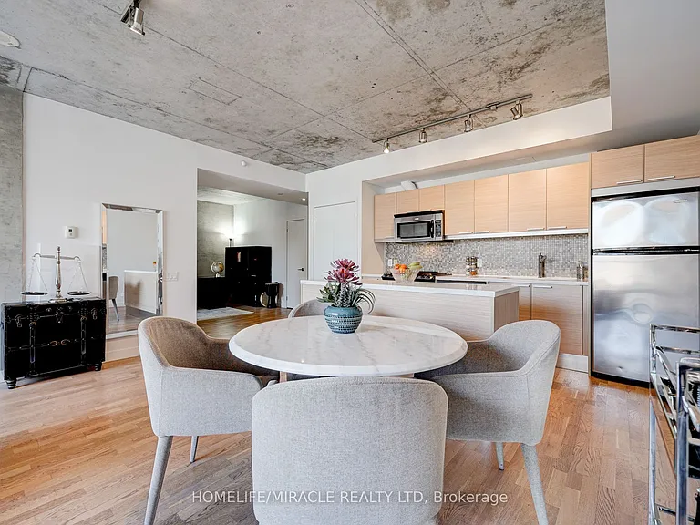 25 Oxley St #701 — Photo 24