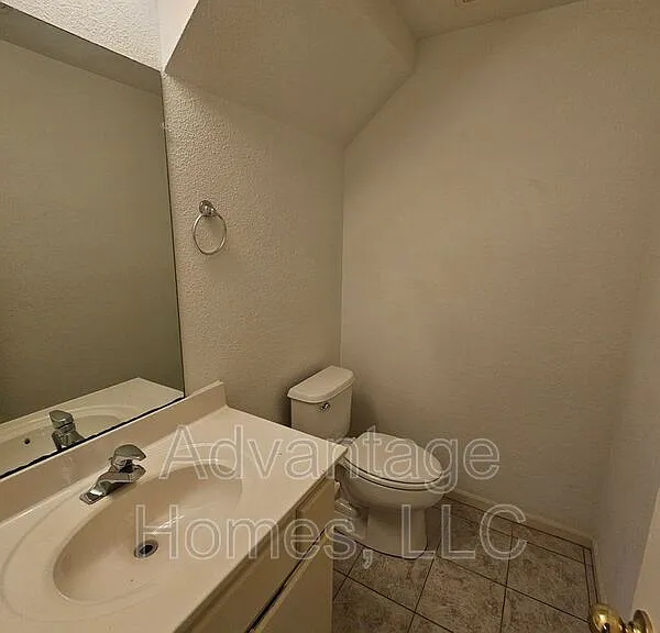 801 Johnson Cir #B — Photo 23